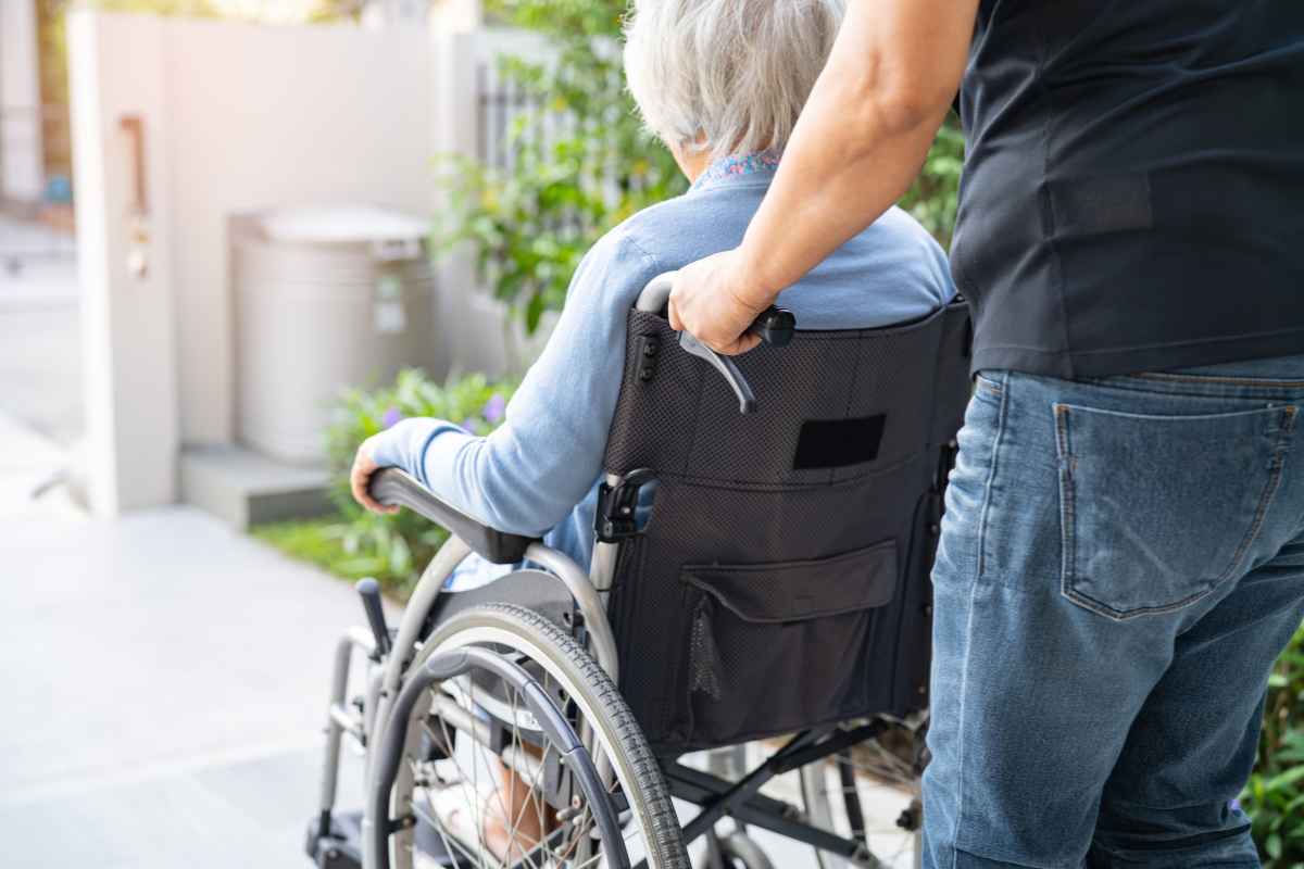 600 euro al mese per anziani e disabili